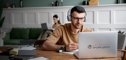 Учись очно, повторяй в online
